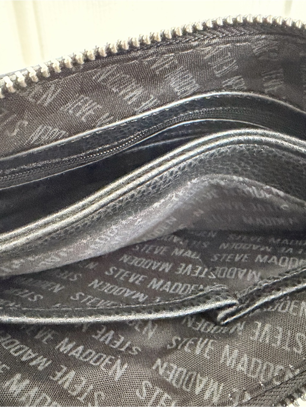 NWOT Steve Madden Black Pebbled Crossbody Bag Turn-Lock Closure - Picture 4 of 4